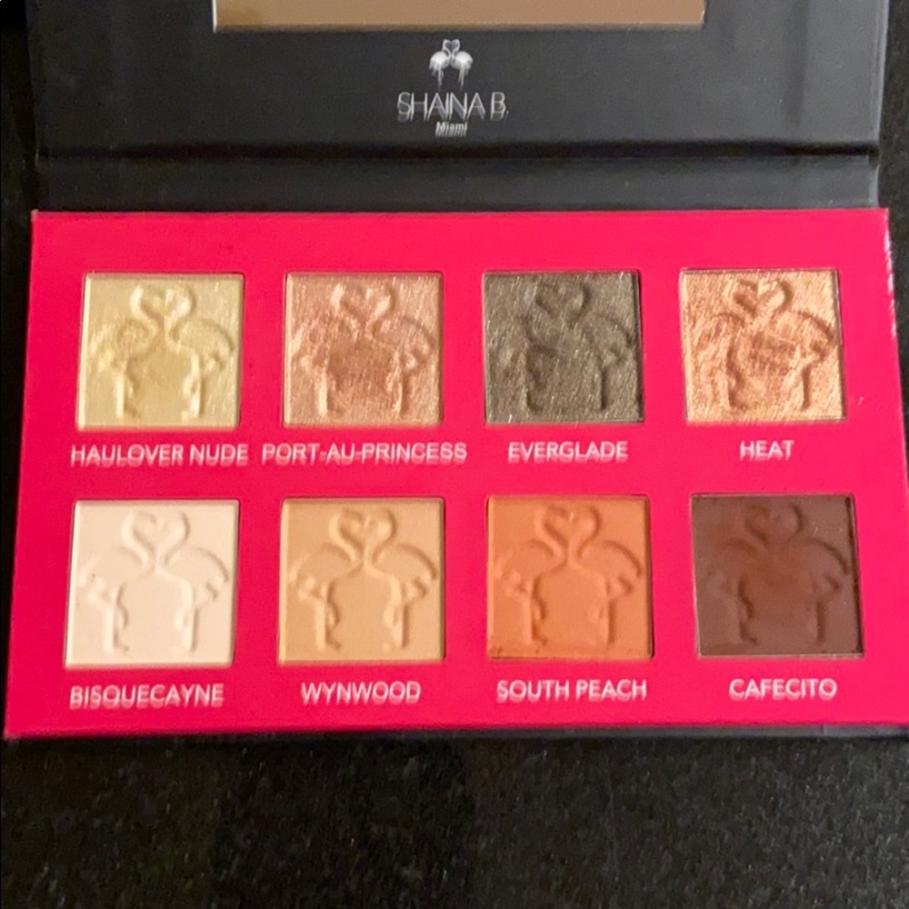 Eye shadow pallets - Picture 2 of 4